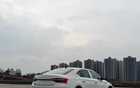 Skoda Superb III рестайлинг, 2023 год, 2 100 000 рублей, 6 фотография