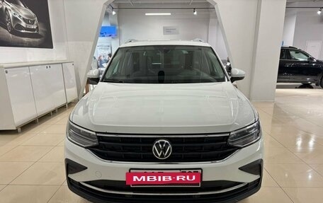 Volkswagen Tiguan II, 2021 год, 3 473 000 рублей, 2 фотография