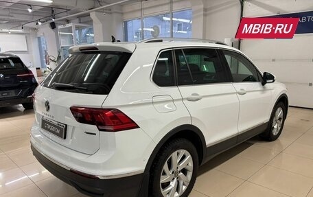 Volkswagen Tiguan II, 2021 год, 3 473 000 рублей, 5 фотография