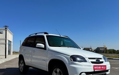 Chevrolet Niva I рестайлинг, 2016 год, 745 000 рублей, 3 фотография