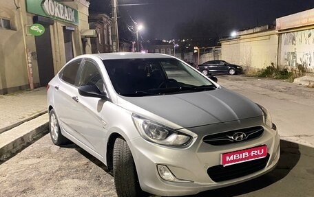 Hyundai Solaris II рестайлинг, 2011 год, 825 000 рублей, 1 фотография
