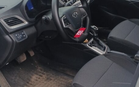 Hyundai Solaris II рестайлинг, 2021 год, 8 фотография