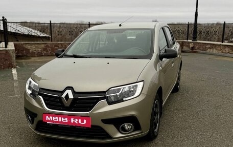 Renault Logan II, 2018 год, 990 000 рублей, 2 фотография