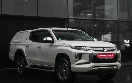 Mitsubishi L200 IV рестайлинг, 2021 год, 3 820 000 рублей, 3 фотография