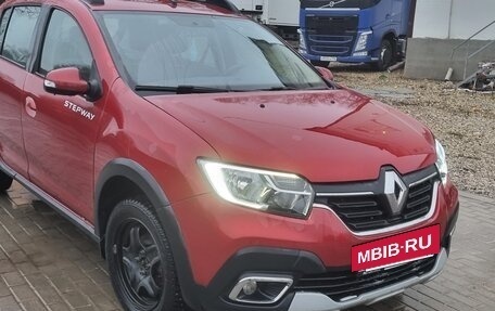 Renault Sandero II рестайлинг, 2020 год, 885 000 рублей, 2 фотография