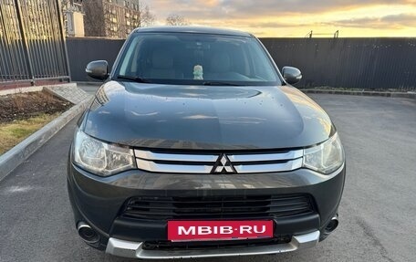 Mitsubishi Outlander III рестайлинг 3, 2014 год, 1 450 000 рублей, 2 фотография