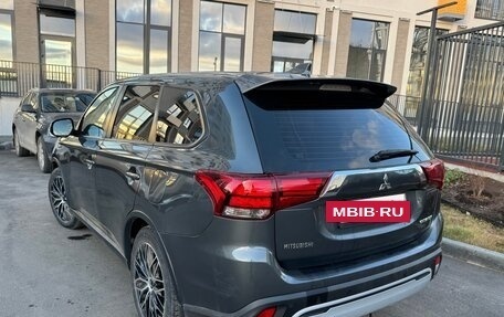 Mitsubishi Outlander III рестайлинг 3, 2014 год, 1 450 000 рублей, 6 фотография