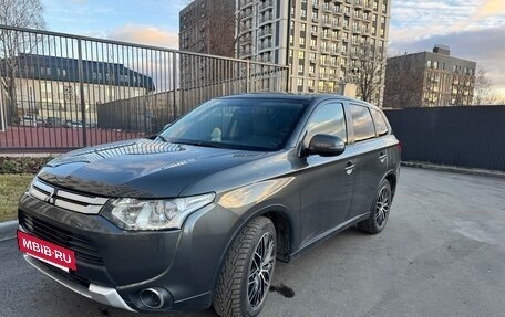 Mitsubishi Outlander III рестайлинг 3, 2014 год, 1 450 000 рублей, 3 фотография