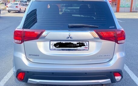 Mitsubishi Outlander III рестайлинг 3, 2016 год, 2 350 000 рублей, 2 фотография