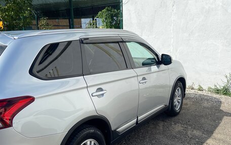 Mitsubishi Outlander III рестайлинг 3, 2016 год, 2 350 000 рублей, 9 фотография