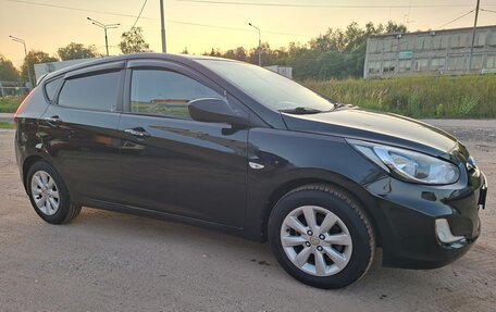 Hyundai Solaris II рестайлинг, 2011 год, 625 000 рублей, 3 фотография