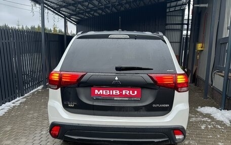 Mitsubishi Outlander III рестайлинг 3, 2016 год, 1 550 000 рублей, 1 фотография