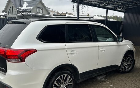 Mitsubishi Outlander III рестайлинг 3, 2016 год, 1 550 000 рублей, 2 фотография