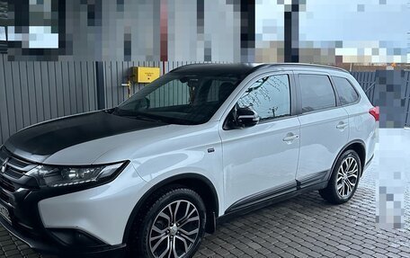 Mitsubishi Outlander III рестайлинг 3, 2016 год, 1 550 000 рублей, 10 фотография