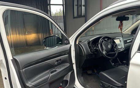 Mitsubishi Outlander III рестайлинг 3, 2016 год, 1 550 000 рублей, 8 фотография