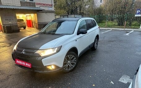 Mitsubishi Outlander III рестайлинг 3, 2016 год, 1 550 000 рублей, 9 фотография