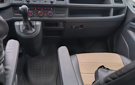 Volkswagen Caravelle T6 рестайлинг, 2018 год, 3 150 000 рублей, 15 фотография