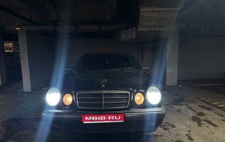 Mercedes-Benz E-Класс, 1995 год, 270 000 рублей, 1 фотография