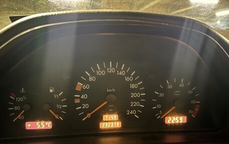 Mercedes-Benz E-Класс, 1995 год, 270 000 рублей, 8 фотография