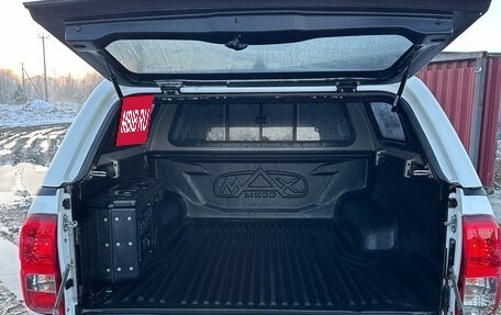 Toyota Hilux VIII, 2017 год, 3 500 000 рублей, 11 фотография