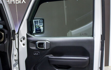 Jeep Wrangler, 2018 год, 3 200 000 рублей, 23 фотография