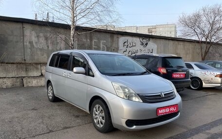 Toyota ISis I, 2004 год, 670 000 рублей, 1 фотография