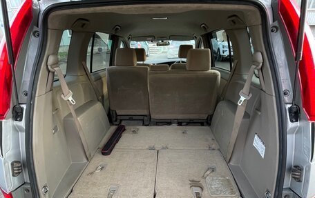 Toyota ISis I, 2004 год, 670 000 рублей, 8 фотография