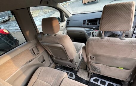 Toyota ISis I, 2004 год, 670 000 рублей, 9 фотография