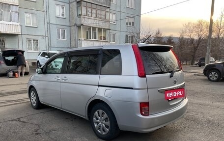 Toyota ISis I, 2004 год, 670 000 рублей, 3 фотография