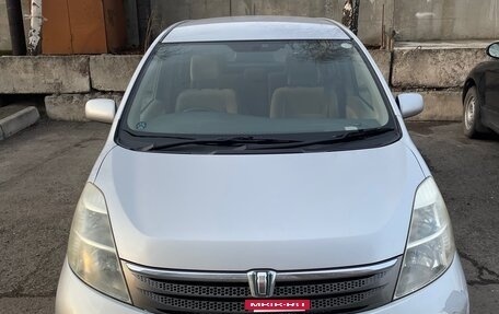 Toyota ISis I, 2004 год, 670 000 рублей, 5 фотография