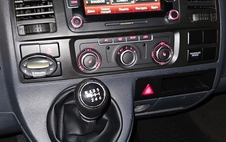 Volkswagen Multivan T5, 2010 год, 1 900 000 рублей, 14 фотография