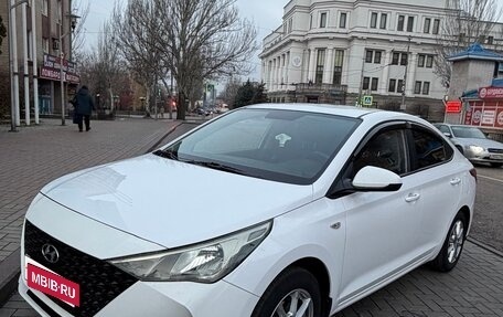 Hyundai Solaris II рестайлинг, 2021 год, 1 500 000 рублей, 1 фотография