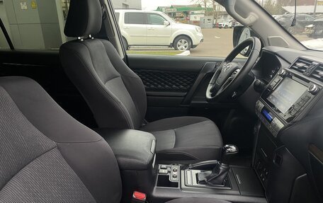 Toyota Land Cruiser Prado 150 рестайлинг 2, 2018 год, 4 199 000 рублей, 13 фотография