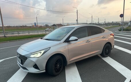Hyundai Accent IV, 2022 год, 1 990 000 рублей, 2 фотография