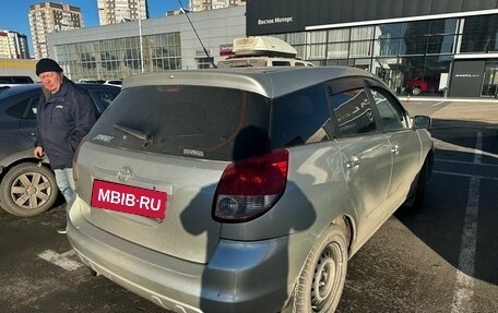 Toyota Matrix, 2004 год, 450 000 рублей, 3 фотография
