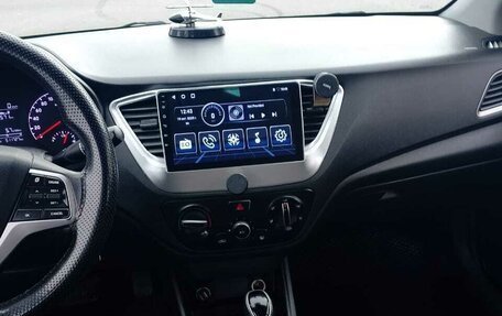 Hyundai Solaris II рестайлинг, 2018 год, 660 000 рублей, 3 фотография