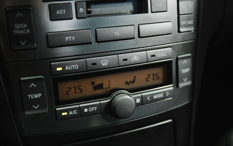 Toyota Avensis III рестайлинг, 2004 год, 650 000 рублей, 17 фотография