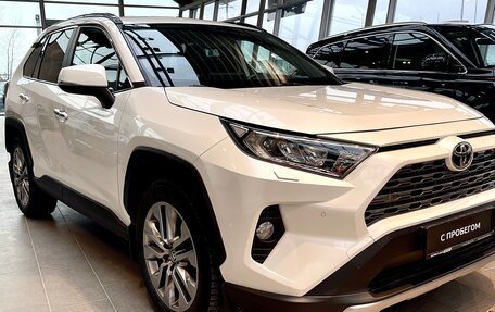 Toyota RAV4, 2020 год, 3 390 000 рублей, 4 фотография