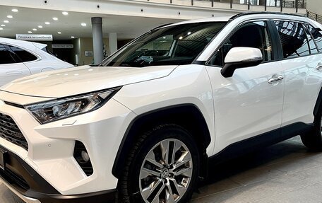 Toyota RAV4, 2020 год, 3 390 000 рублей, 2 фотография
