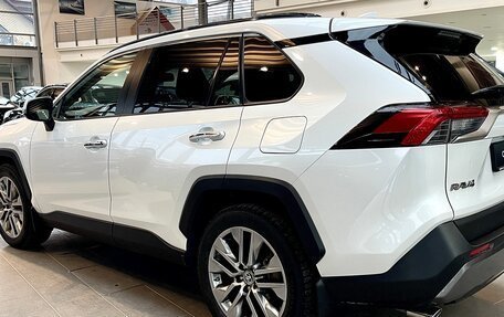 Toyota RAV4, 2020 год, 3 390 000 рублей, 10 фотография