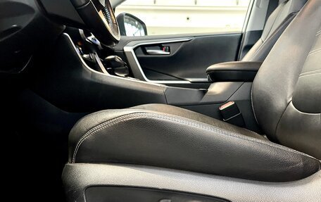 Toyota RAV4, 2020 год, 3 390 000 рублей, 15 фотография