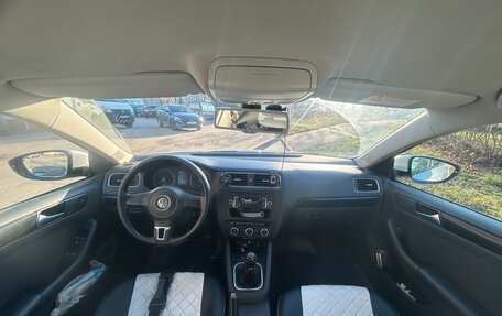 Volkswagen Jetta VI, 2012 год, 590 000 рублей, 2 фотография