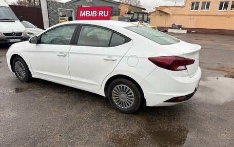 Hyundai Elantra VI рестайлинг, 2019 год, 980 000 рублей, 3 фотография