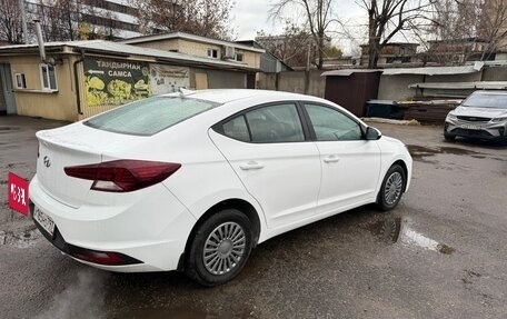 Hyundai Elantra VI рестайлинг, 2019 год, 980 000 рублей, 5 фотография