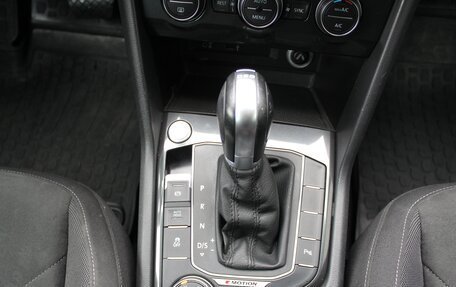 Volkswagen Tiguan II, 2017 год, 2 390 000 рублей, 27 фотография