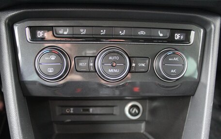 Volkswagen Tiguan II, 2017 год, 2 390 000 рублей, 26 фотография