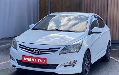 Hyundai Solaris II рестайлинг, 2015 год, 860 000 рублей, 1 фотография