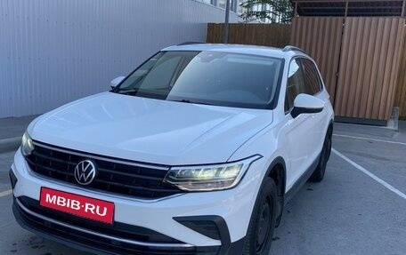 Volkswagen Tiguan II, 2021 год, 2 700 000 рублей, 1 фотография
