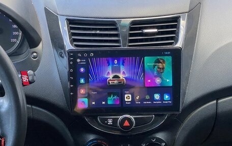 Hyundai Solaris II рестайлинг, 2015 год, 860 000 рублей, 12 фотография