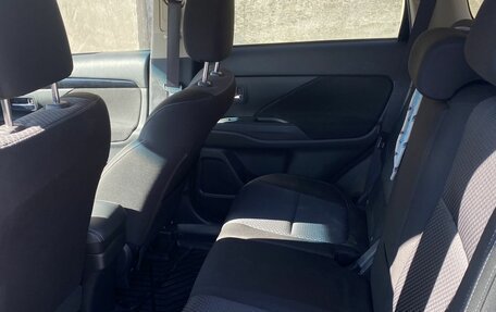 Mitsubishi Outlander III рестайлинг 3, 2019 год, 1 990 000 рублей, 13 фотография